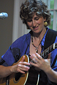 Vicki Genfan