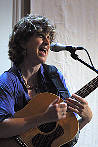 Vicki Genfan